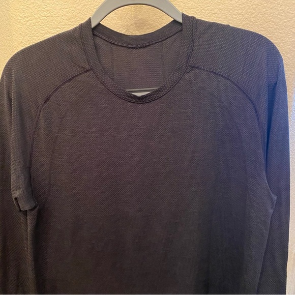 LULULEMON Men Dark Gray Long Sleeve Athletic Shirt Size Small - Picture 2 of 5